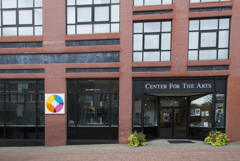 centerforthearts Mike Baker DE1A6C24 C5A7 4836 8CA5ED2AF651F79B 2294209e 4e0f 4bf3 a87ecdfcdccb48c0 768x515